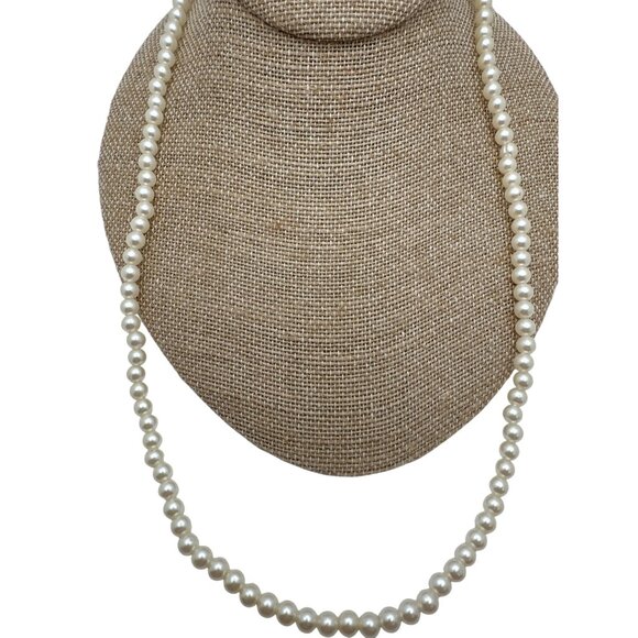 Vintage Faux Pearl Necklace White Simple Lightweight 23" - Picture 6 of 6